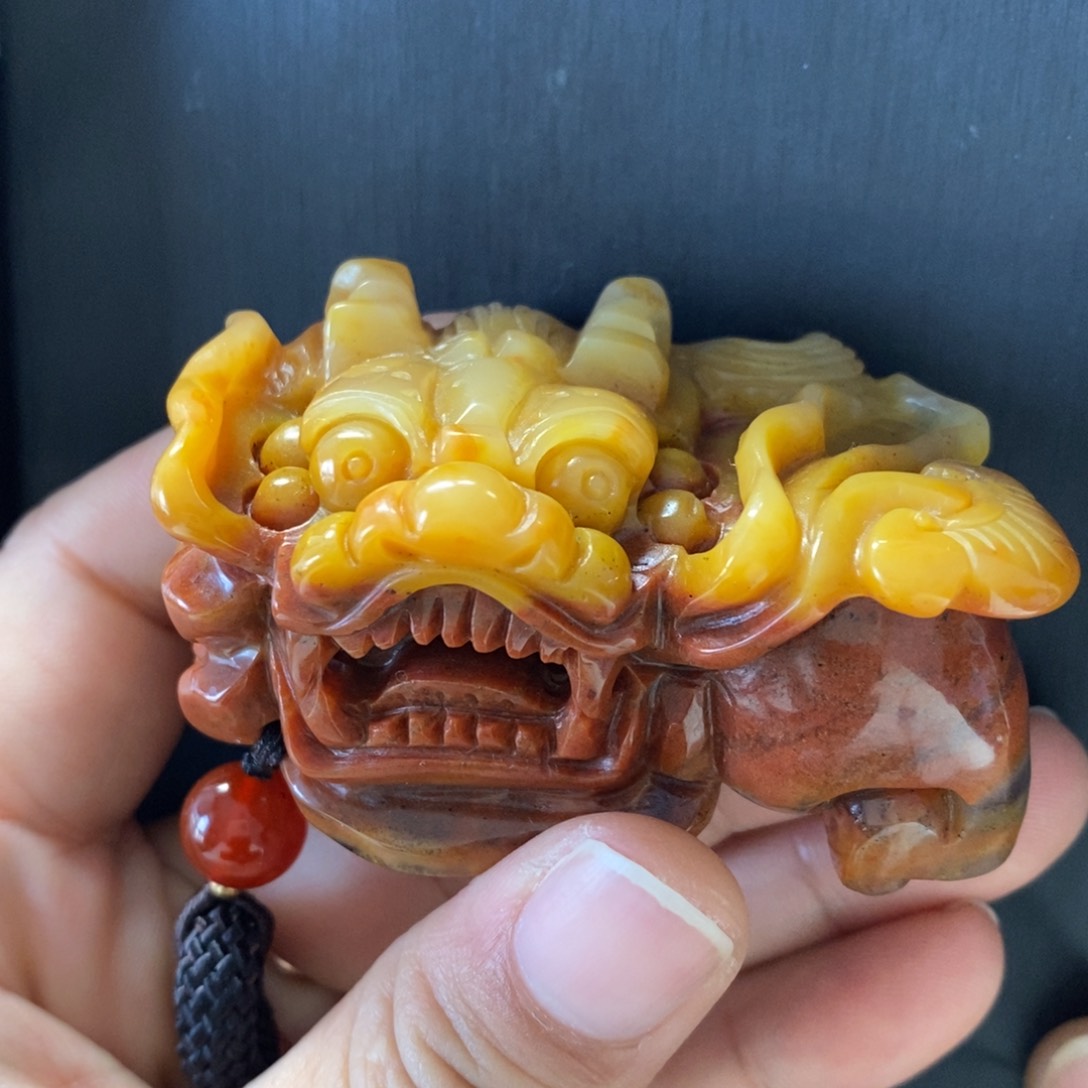石英质玉（黄龙玉）颈饰未镶嵌