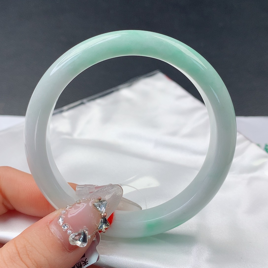 翡翠手镯未镶嵌0071正57