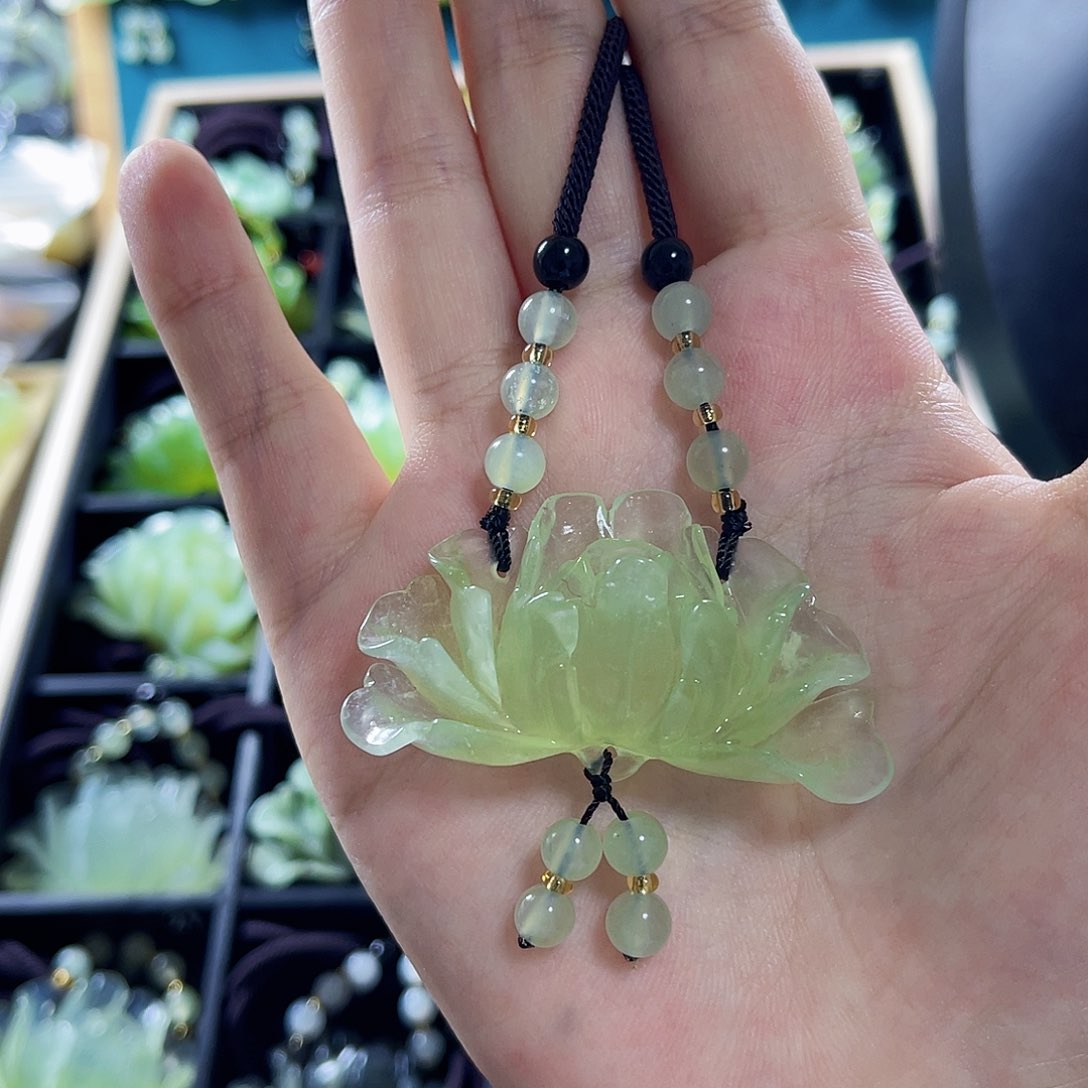 蛇纹石玉颈饰未镶嵌2