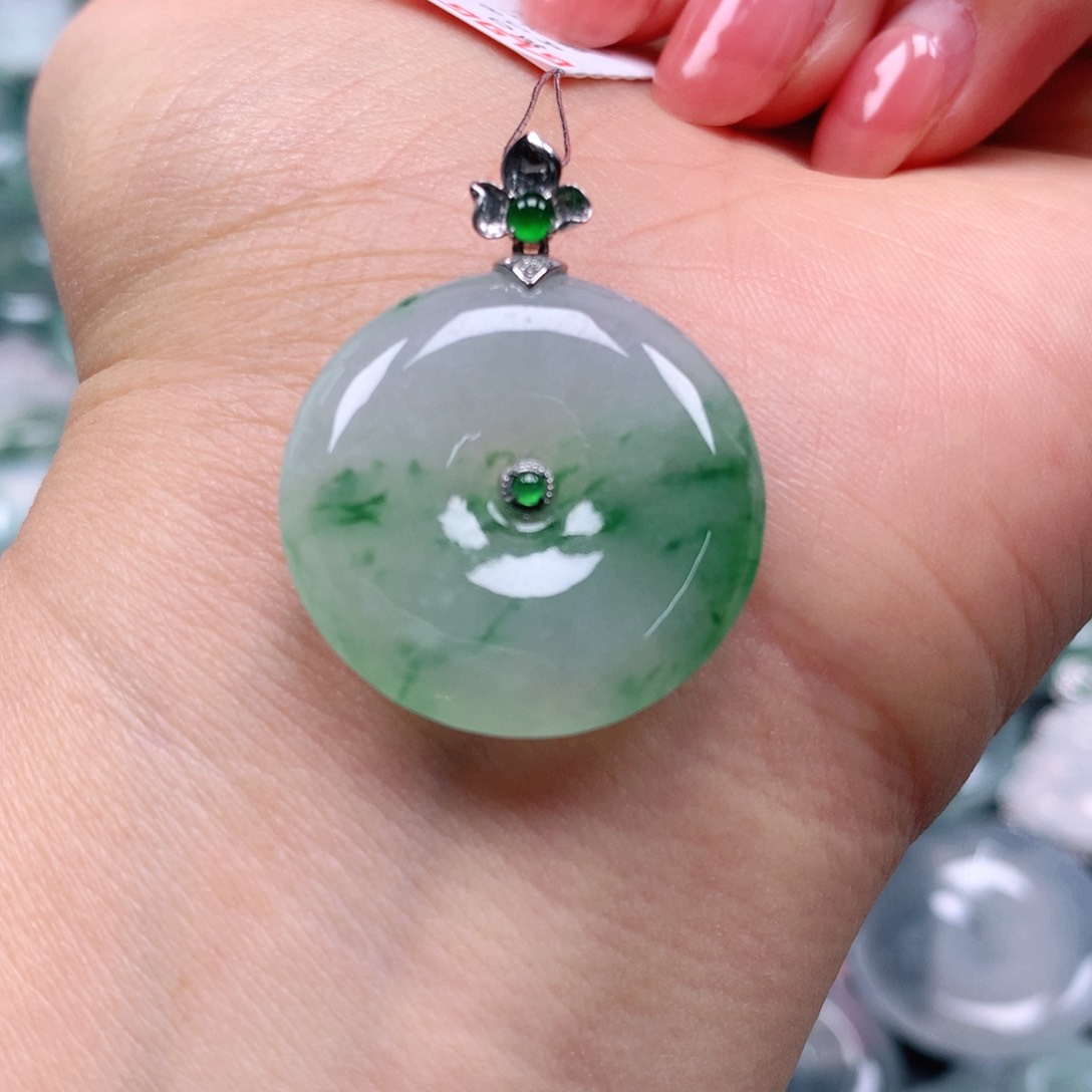 翡翠颈饰18K金镶嵌天然翡翠