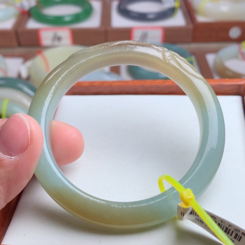 【闪购商品】和田玉手镯未镶嵌54.8