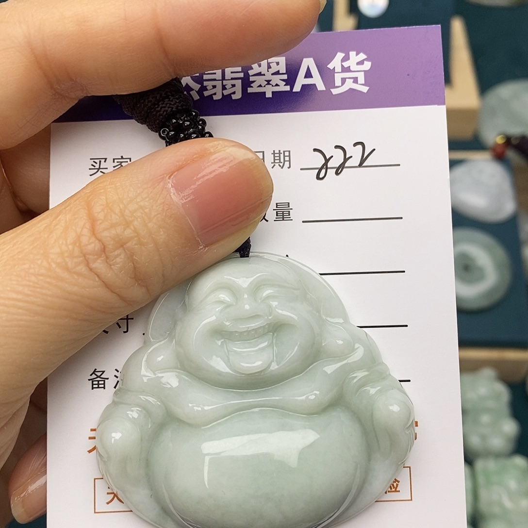 翡翠未镶嵌颈饰佛公