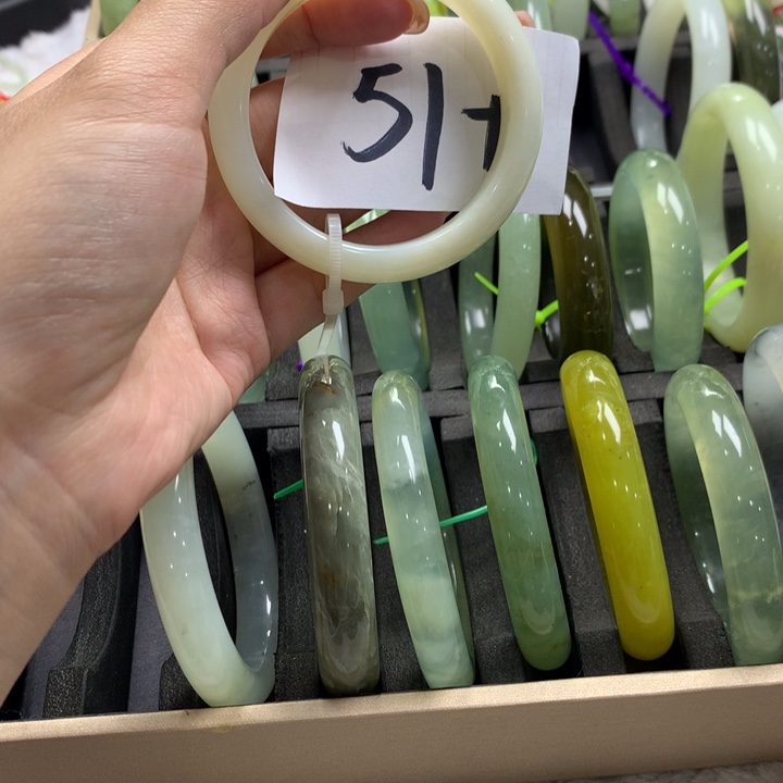 未镶嵌蛇纹石玉手镯5