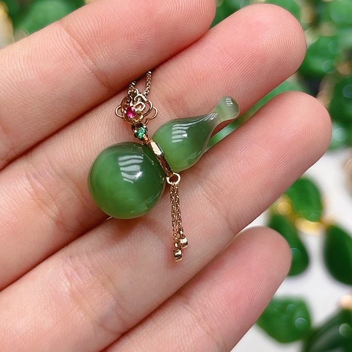 和田玉（碧玉）颈饰18K金镶嵌