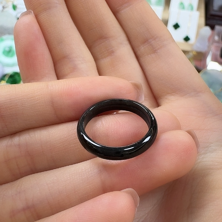 翡翠未镶嵌颈饰戒圈