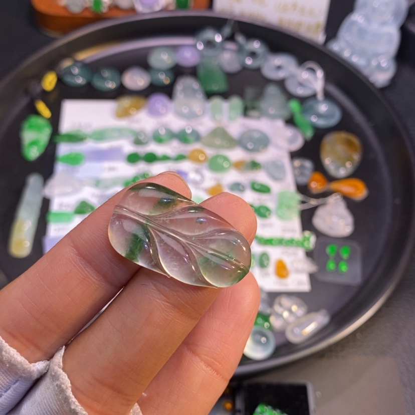 【闪购商品】翡翠挂件未镶嵌叶子