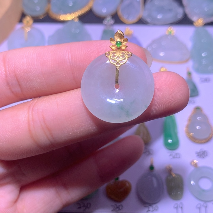颈饰18K金镶嵌翡翠翡翠