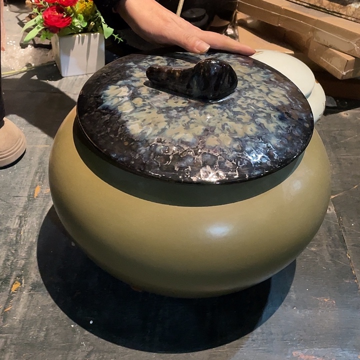 陶瓷花瓶，茶杯茶具。