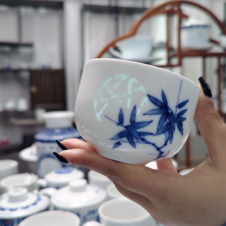 陶瓷手绘春酣旅行茶具中的大杯一个