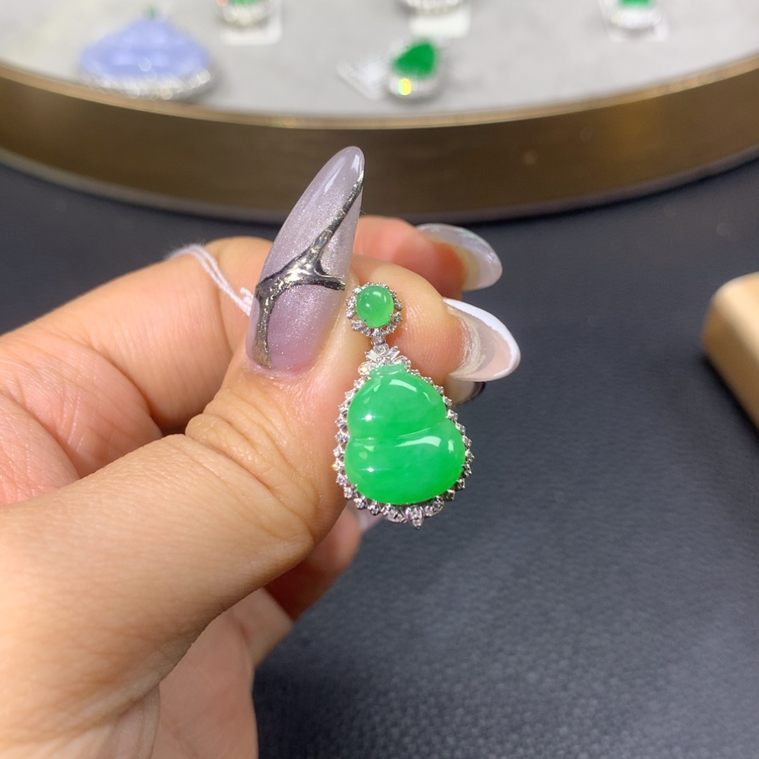 翡翠颈饰18K金镶嵌翡翠