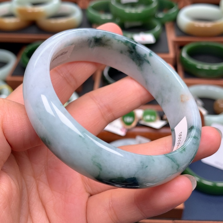 翡翠手镯未镶嵌60翡翠