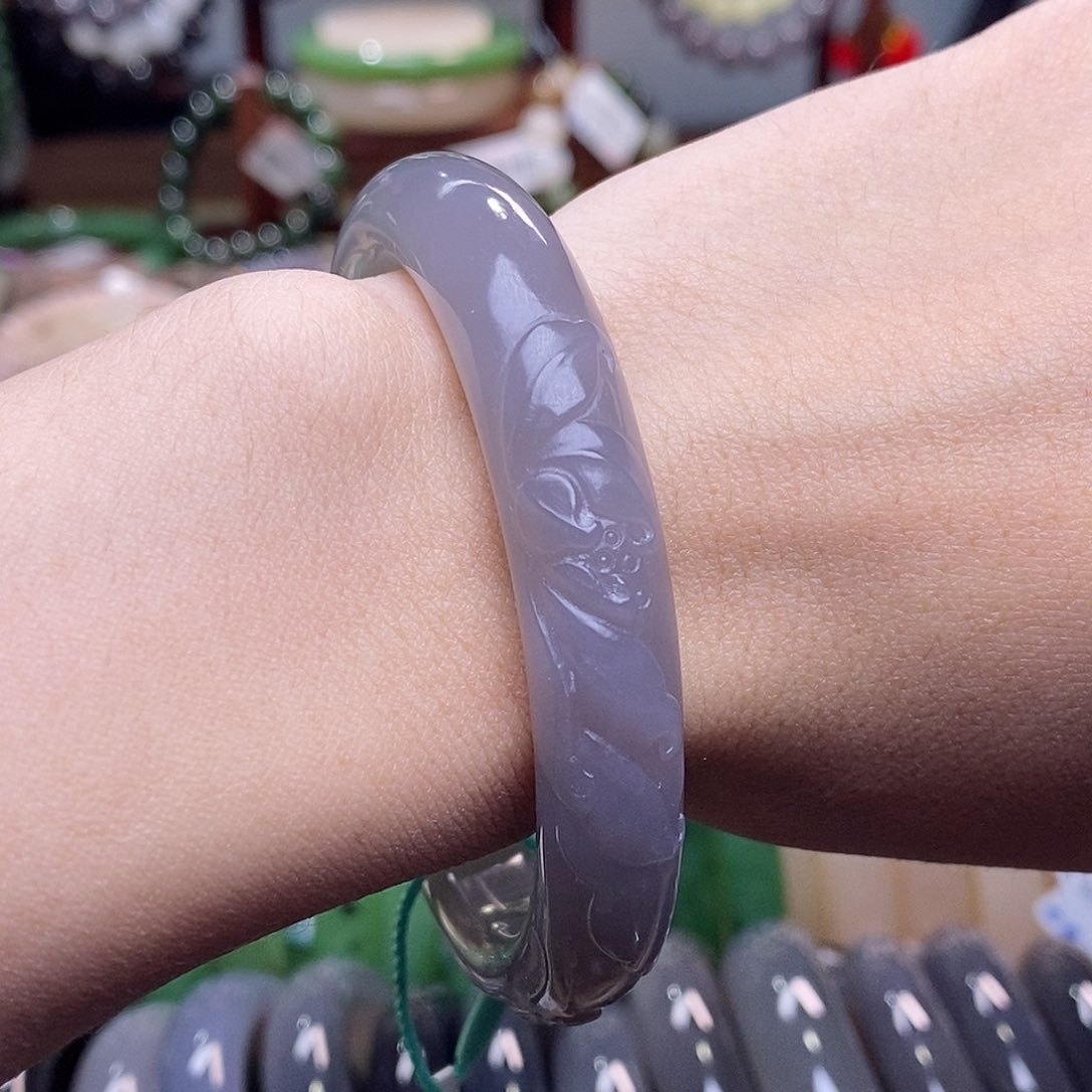 和田玉未镶嵌烟紫雕花手镯56.2圈口
