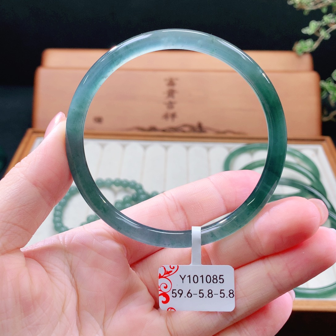 翡翠手镯（圆镯）未镶嵌