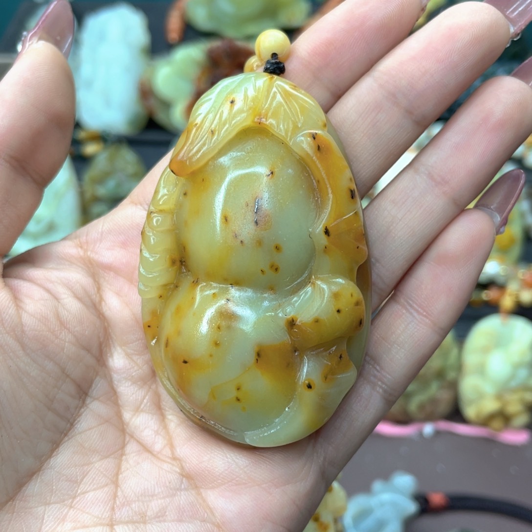 蛇纹石玉颈饰未镶嵌