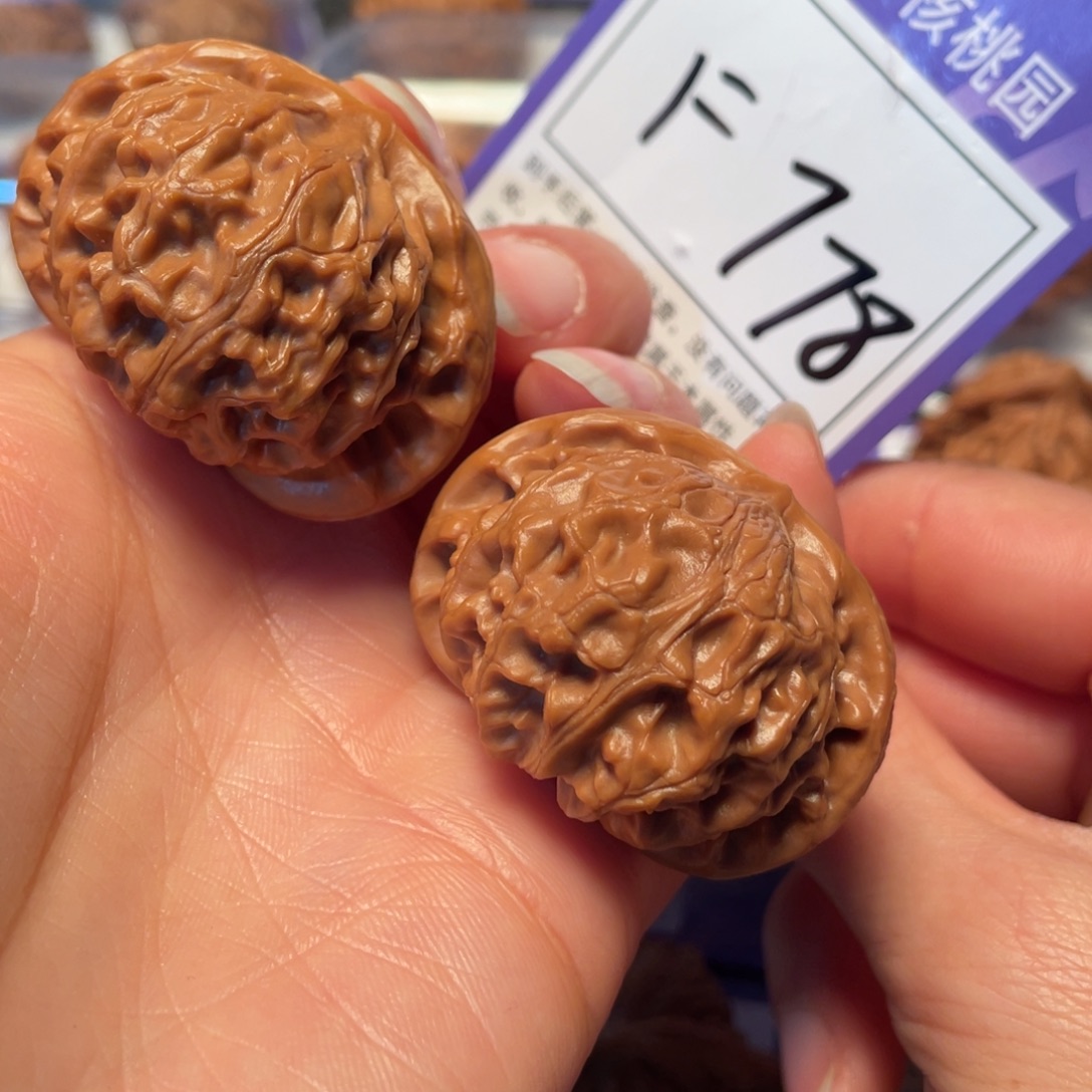 文玩核桃把件778号4.2宫灯