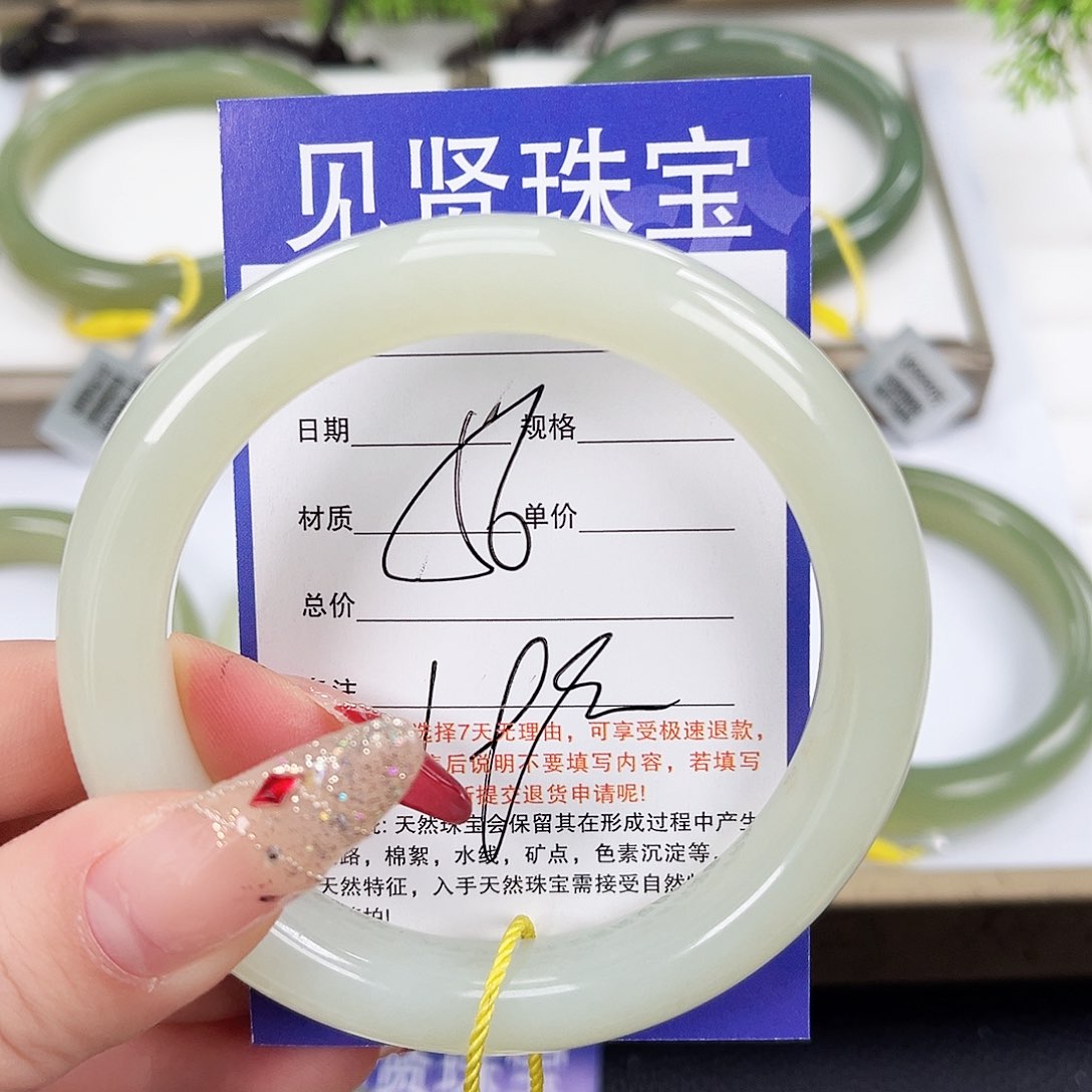 和田玉手镯未镶嵌