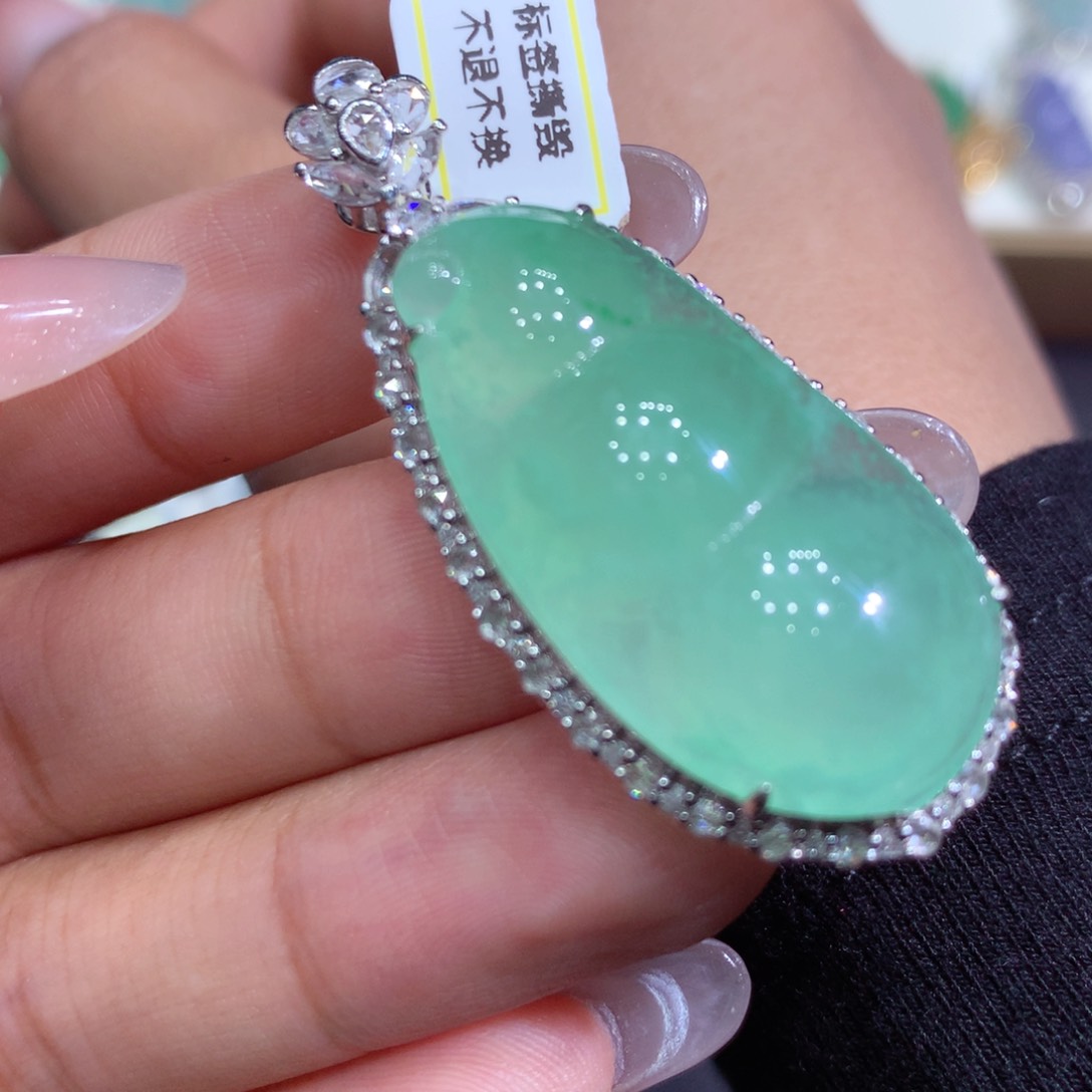 翡翠吊坠(赠链)18K金镶嵌