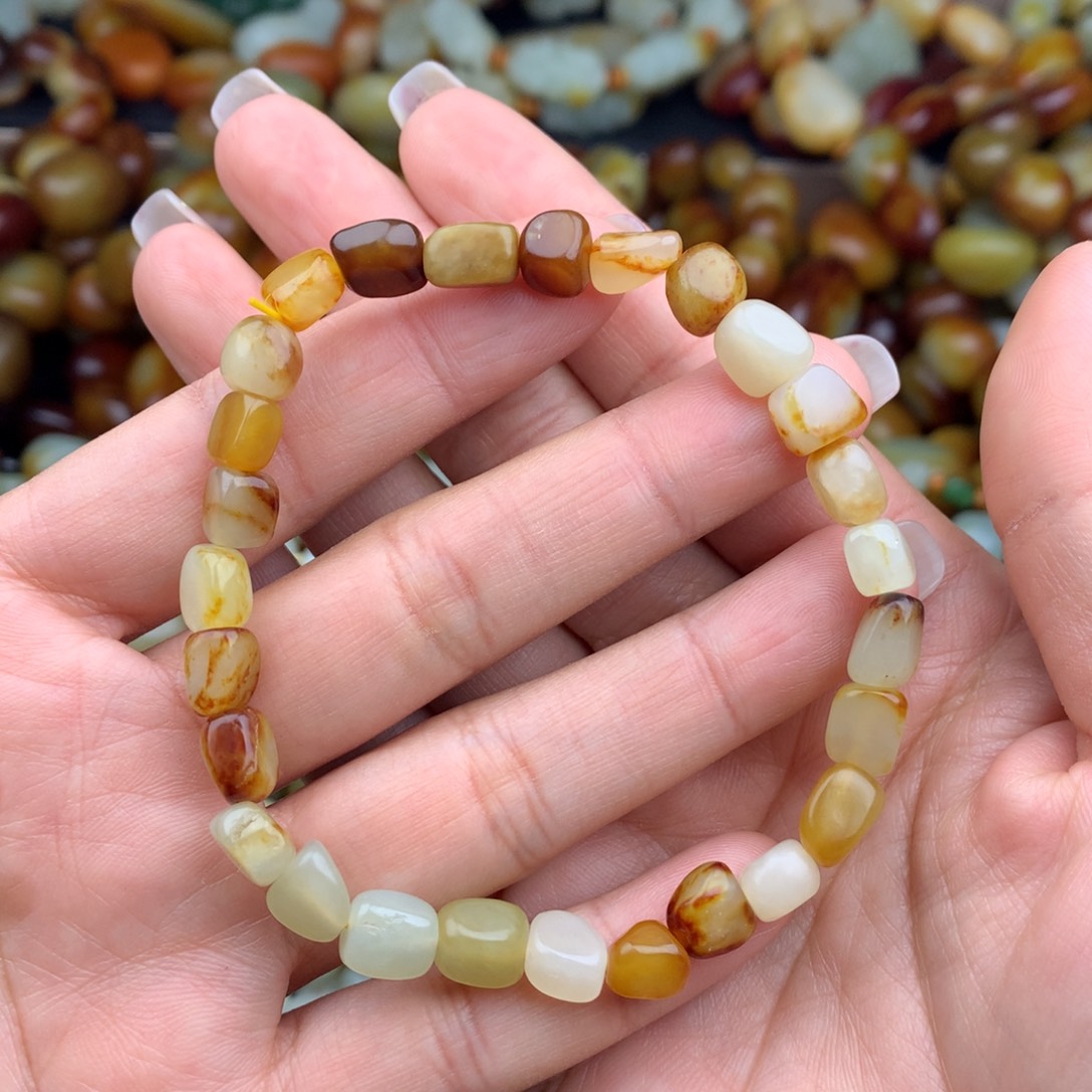 子***然和田玉未镶嵌颈饰