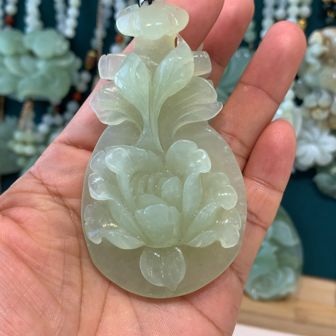 蛇纹石玉未镶嵌颈饰