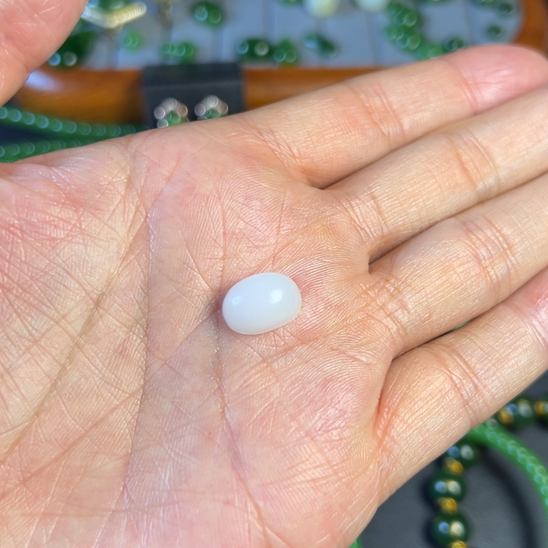 吾***总和田玉未镶嵌颈饰