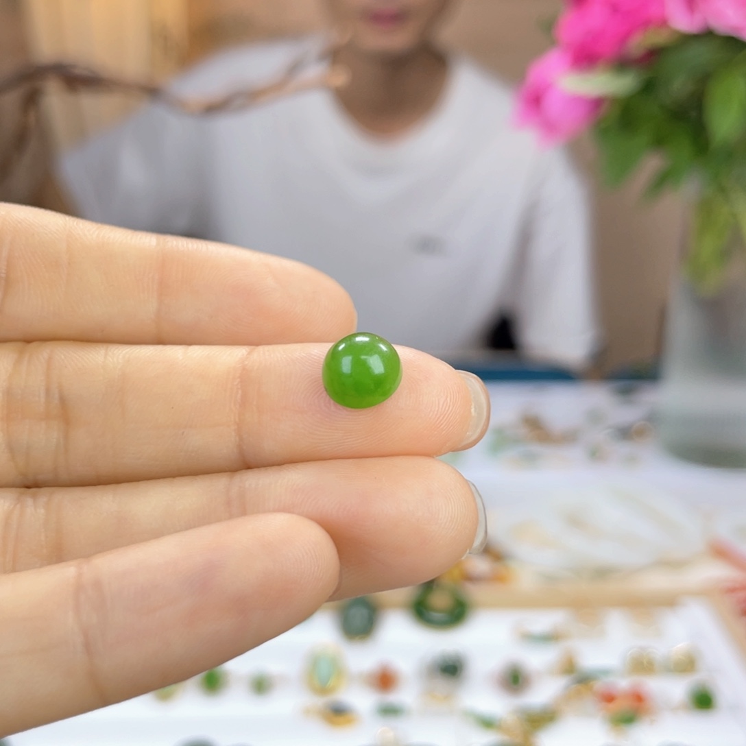 和田玉未镶嵌颈饰大**贝