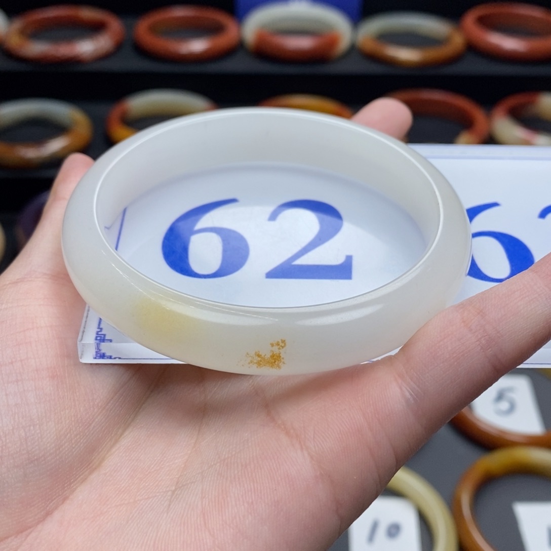 石英质玉（黄龙玉）手镯未镶嵌