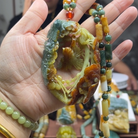岫玉挂件未镶嵌千*挂件