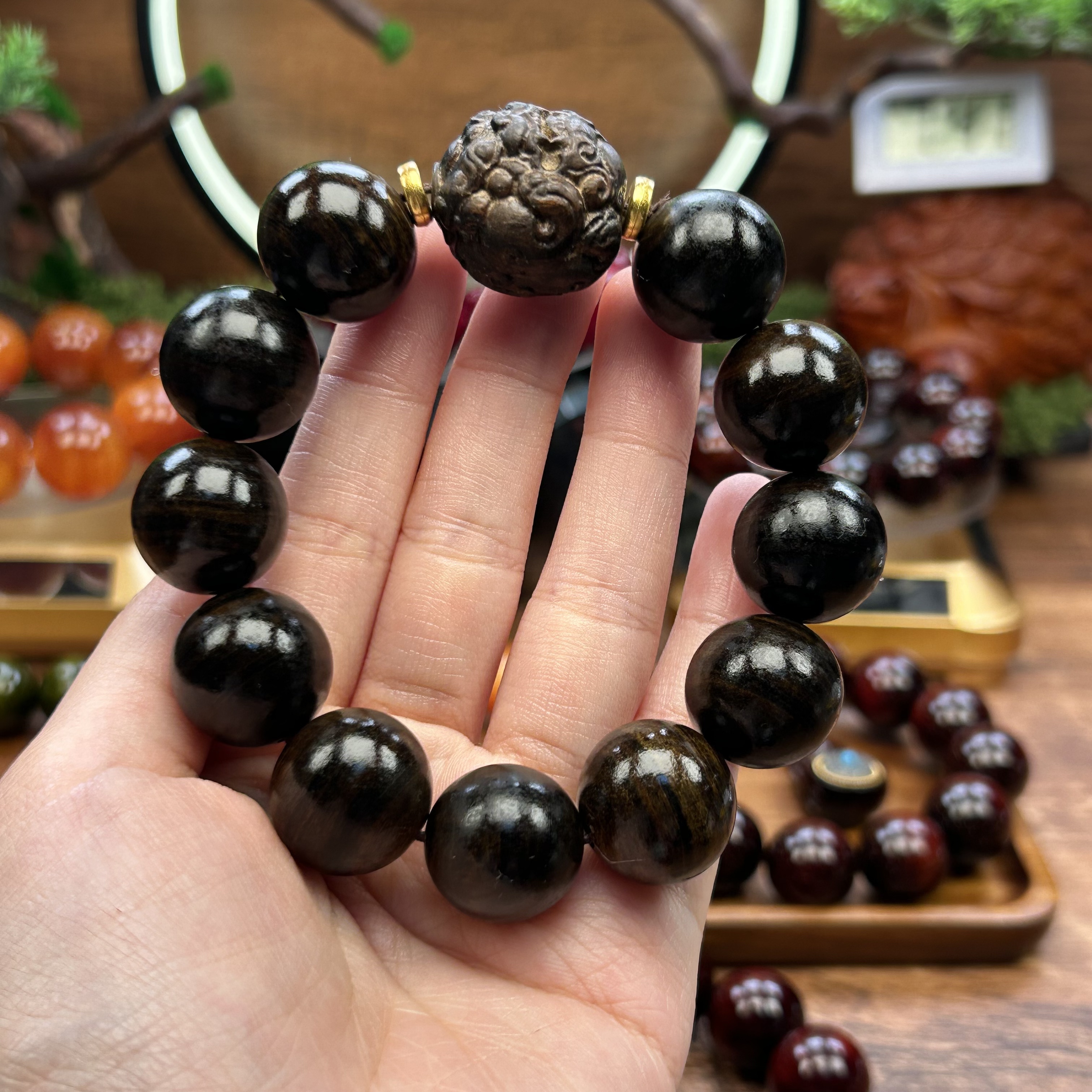 2.0檀香狮子抱球【1305】