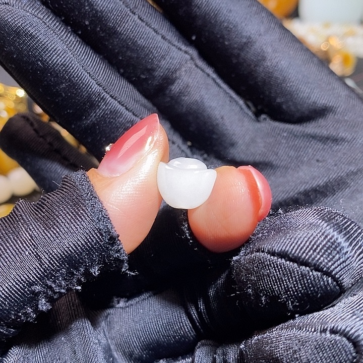 不***.和田玉未镶嵌手链