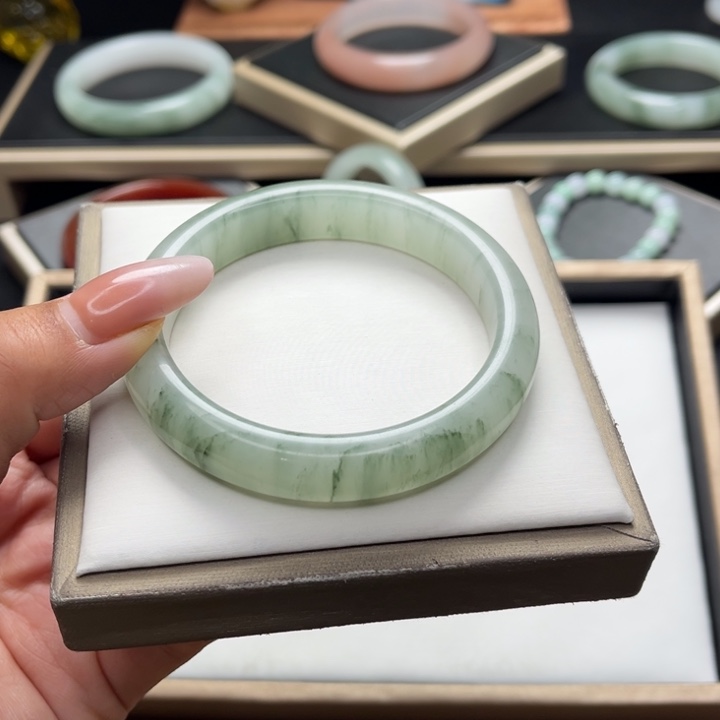 石英质玉手镯未镶嵌爱***粉