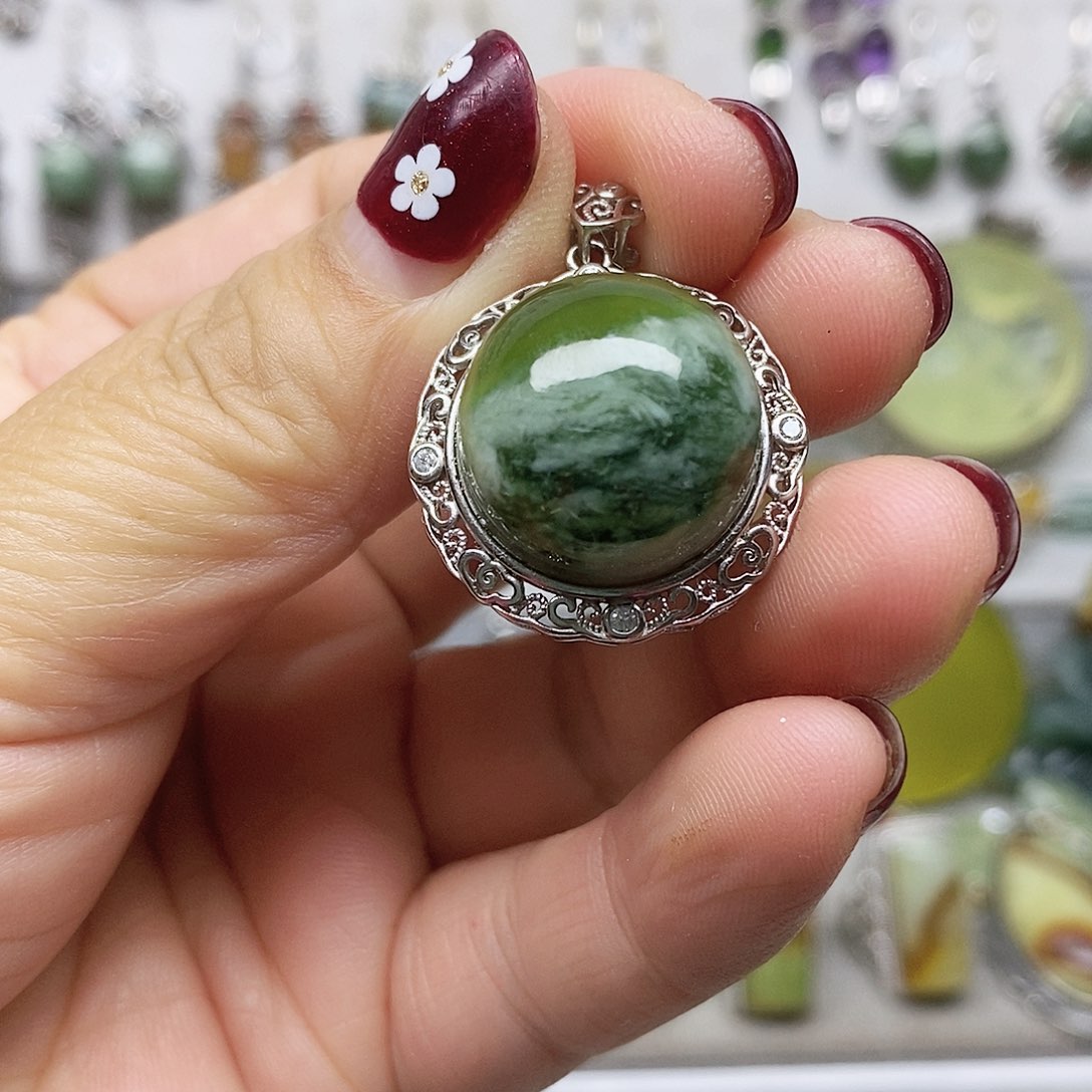 蛇纹石玉银S925镶嵌吊坠