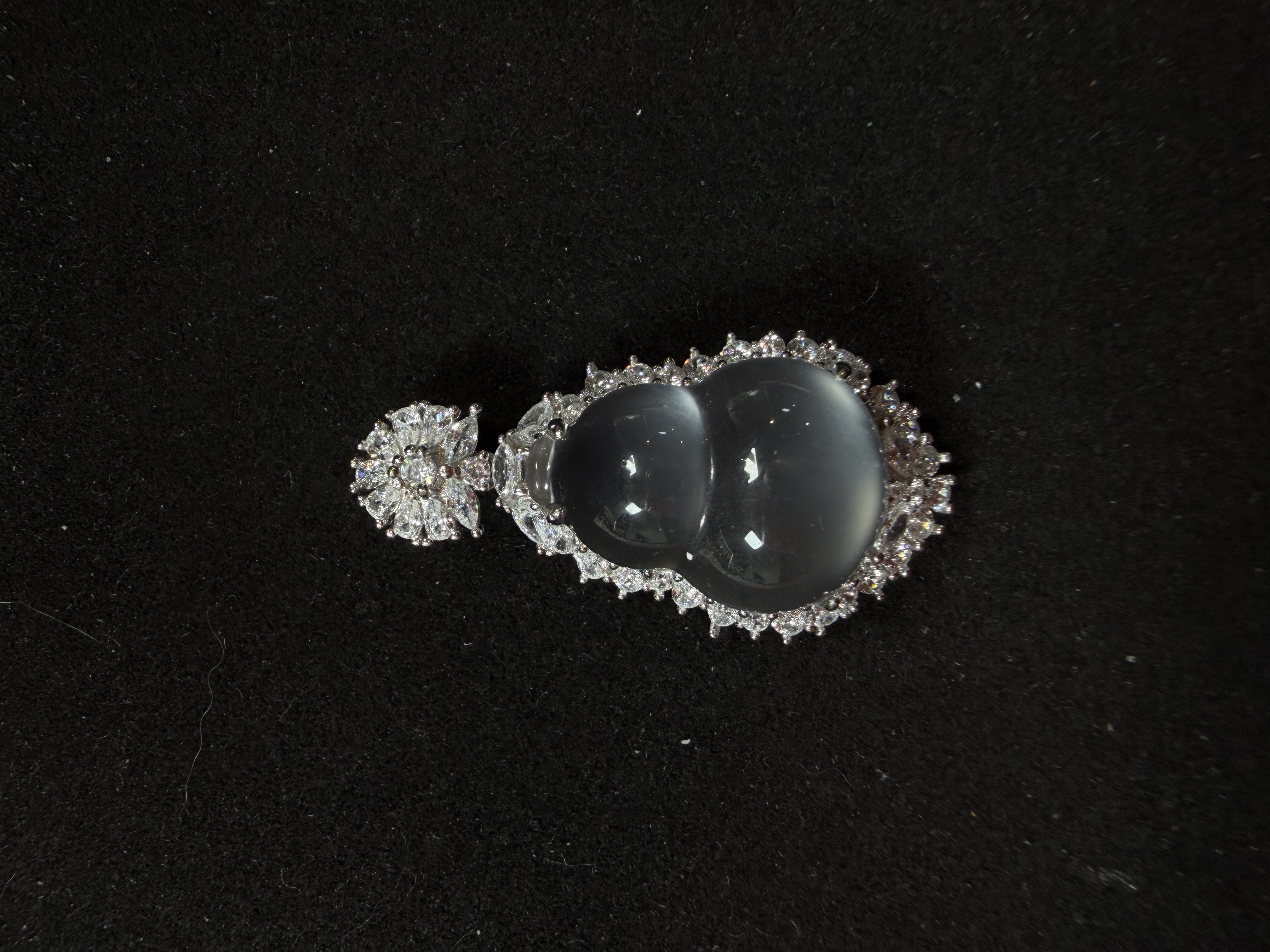 ＜石韵Tｏｎｅ＞天然俄料高定石英质玉s925银镀金黑钢豪镶葫芦吊坠