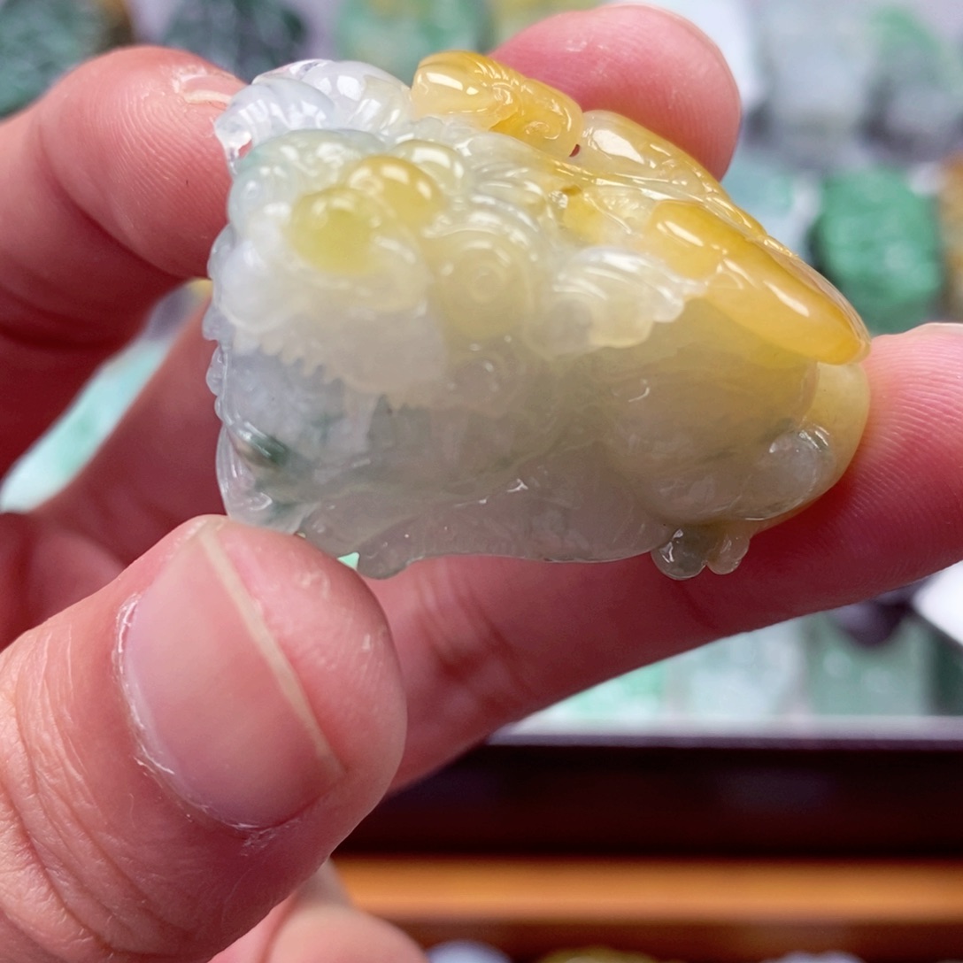 翡翠颈饰未镶嵌翡翠