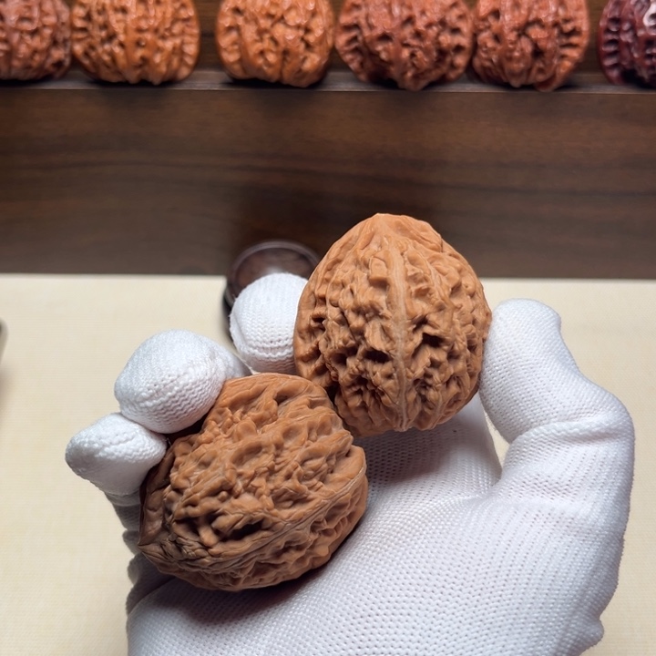 文玩核桃把件红锦鲤