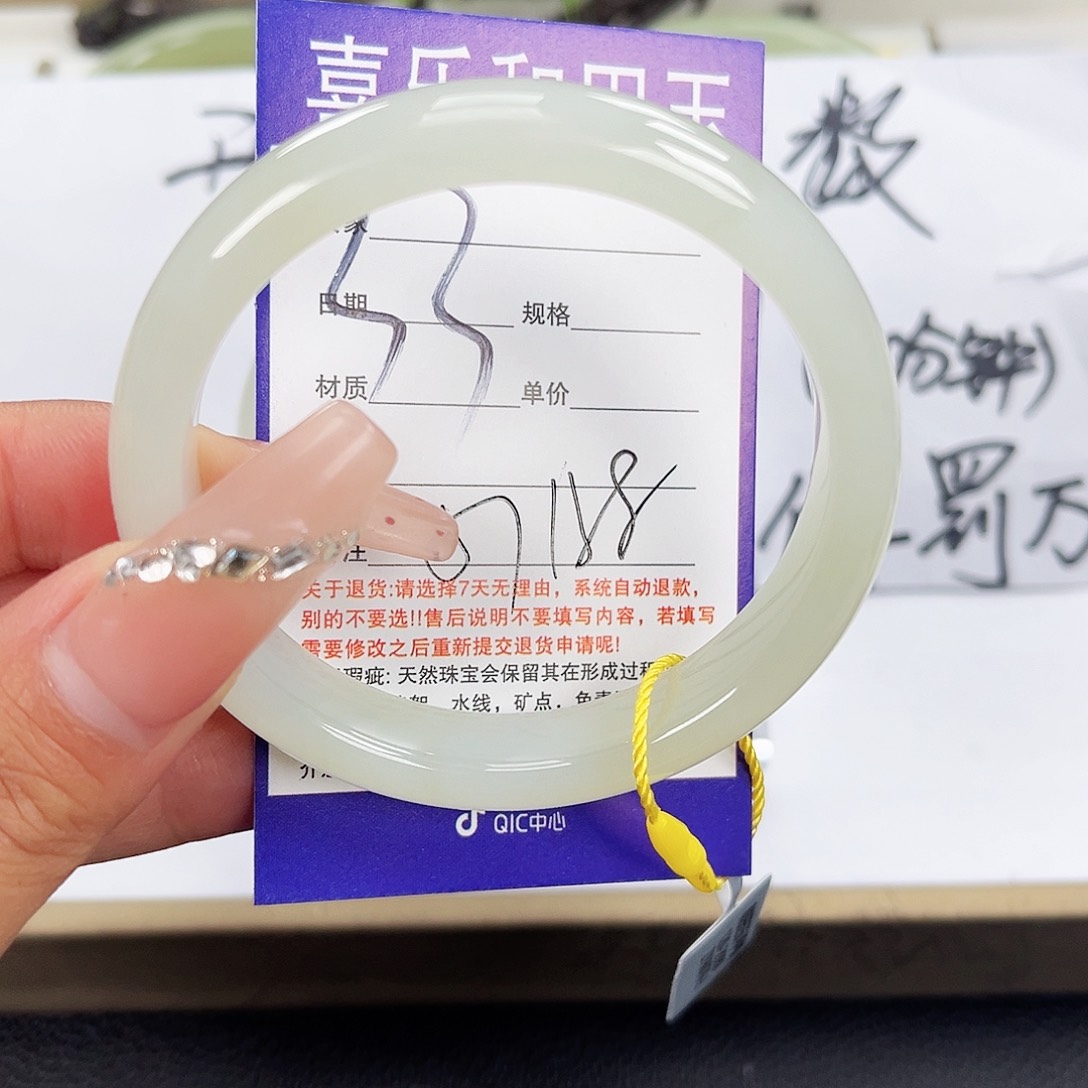 和田玉手镯未镶嵌