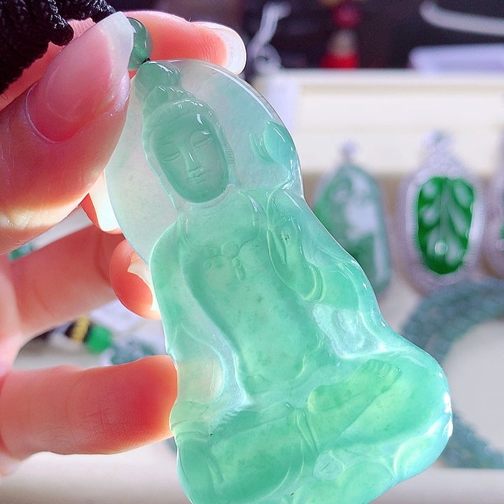 翡翠颈饰未镶嵌天然