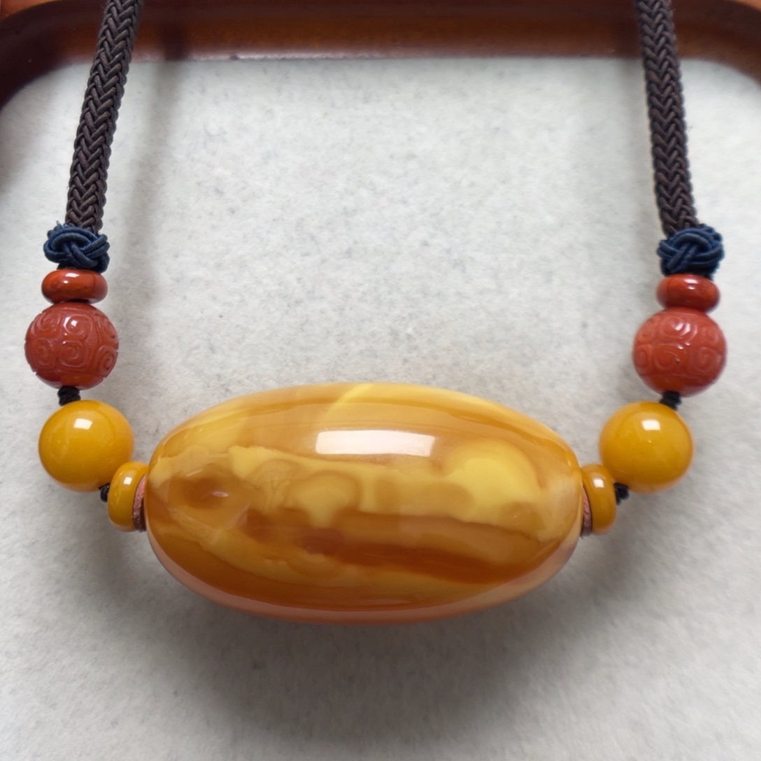 蜜蜡未镶嵌项链锁骨