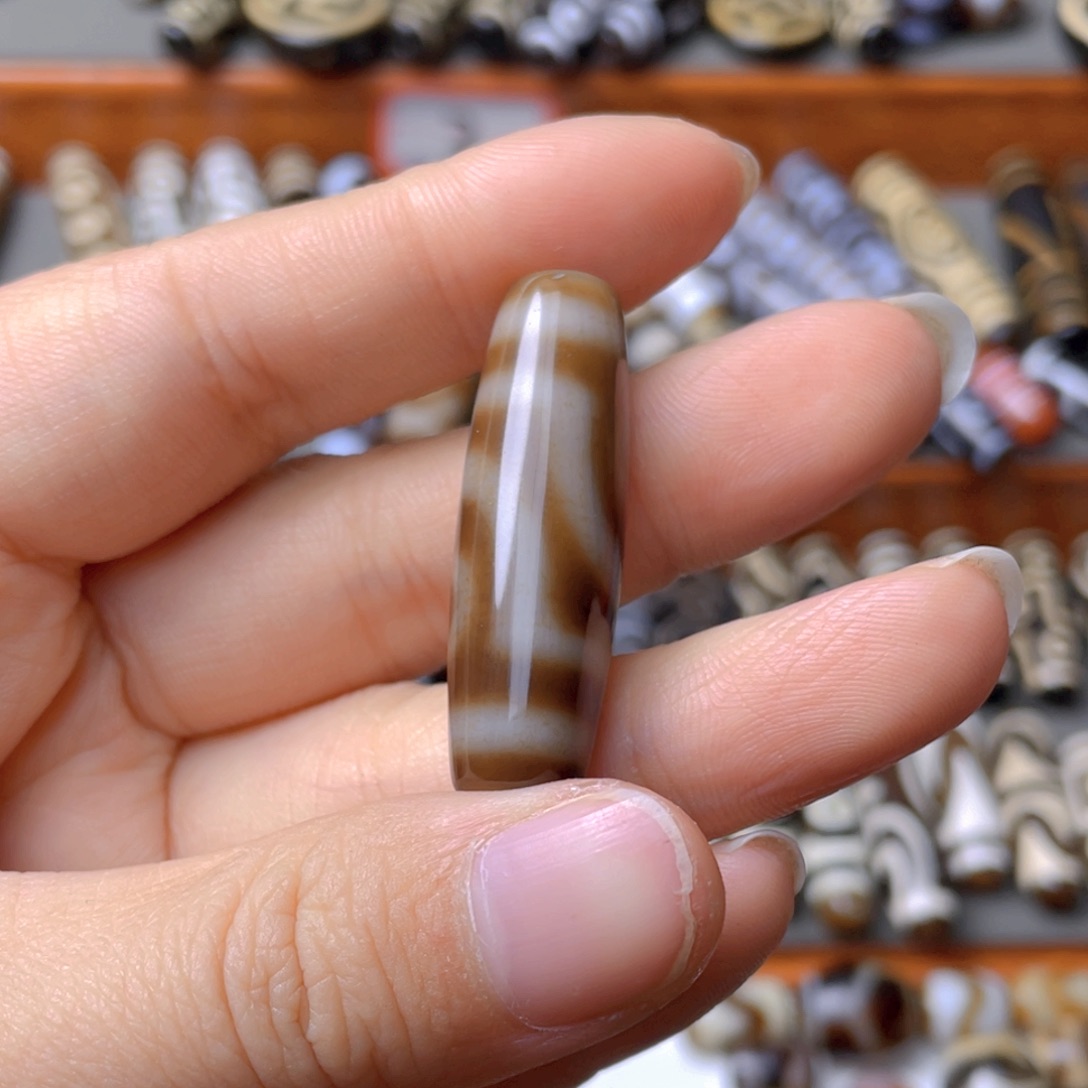 玛瑙/玉髓未镶嵌颈饰：****