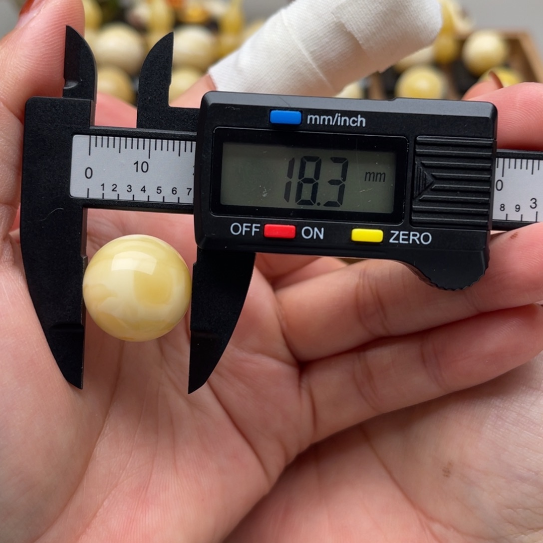 琥珀未镶嵌裸石蜜蜡圆珠三通笑