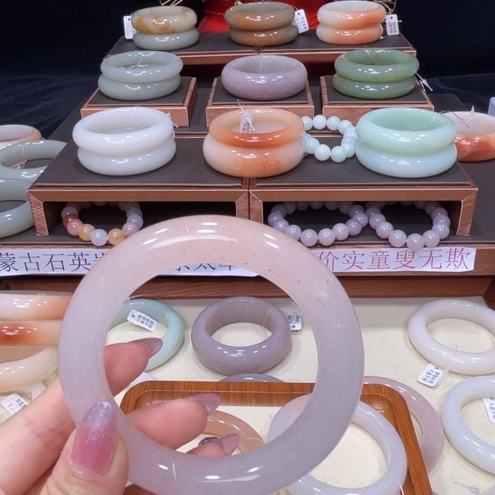 ****L石英质玉手镯未镶嵌