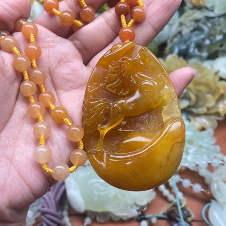 蛇纹石玉吊坠合金