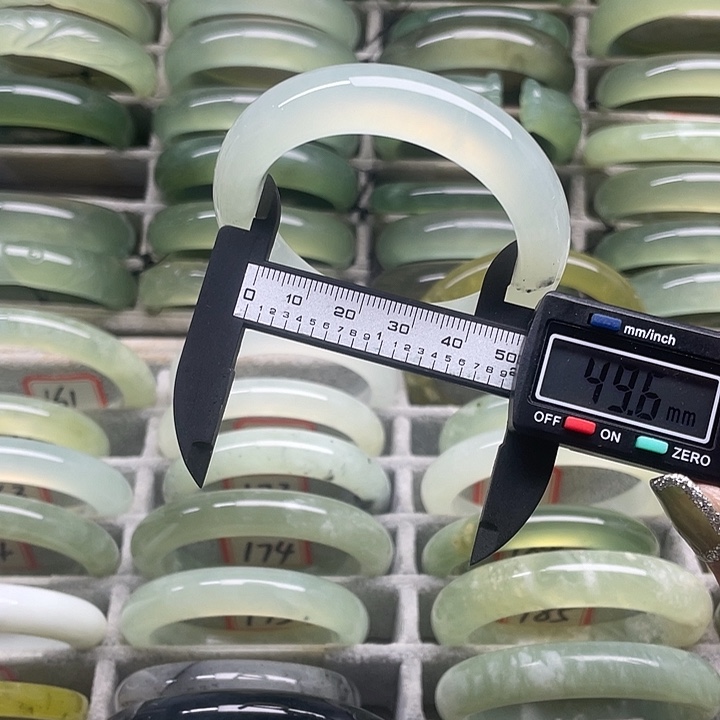 蛇纹石玉未镶嵌手镯167