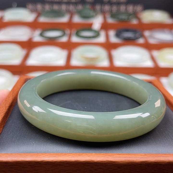 和田玉手镯未镶嵌新疆且末