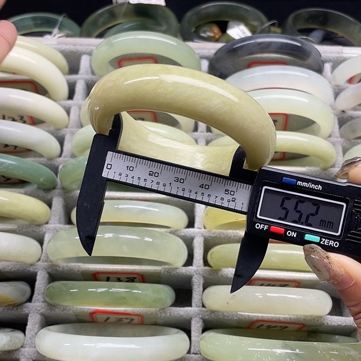 蛇纹石玉未镶嵌手镯145