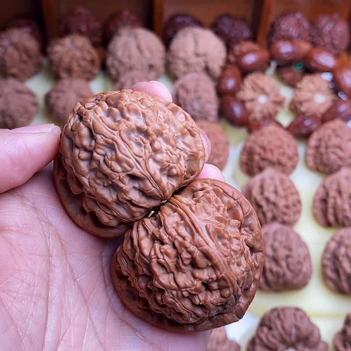 【闪购商品】文玩核桃吊坠大*45三角白