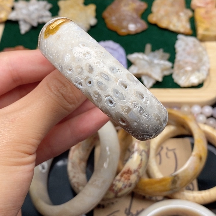 硅化珊瑚（珊瑚玉）手镯未镶嵌