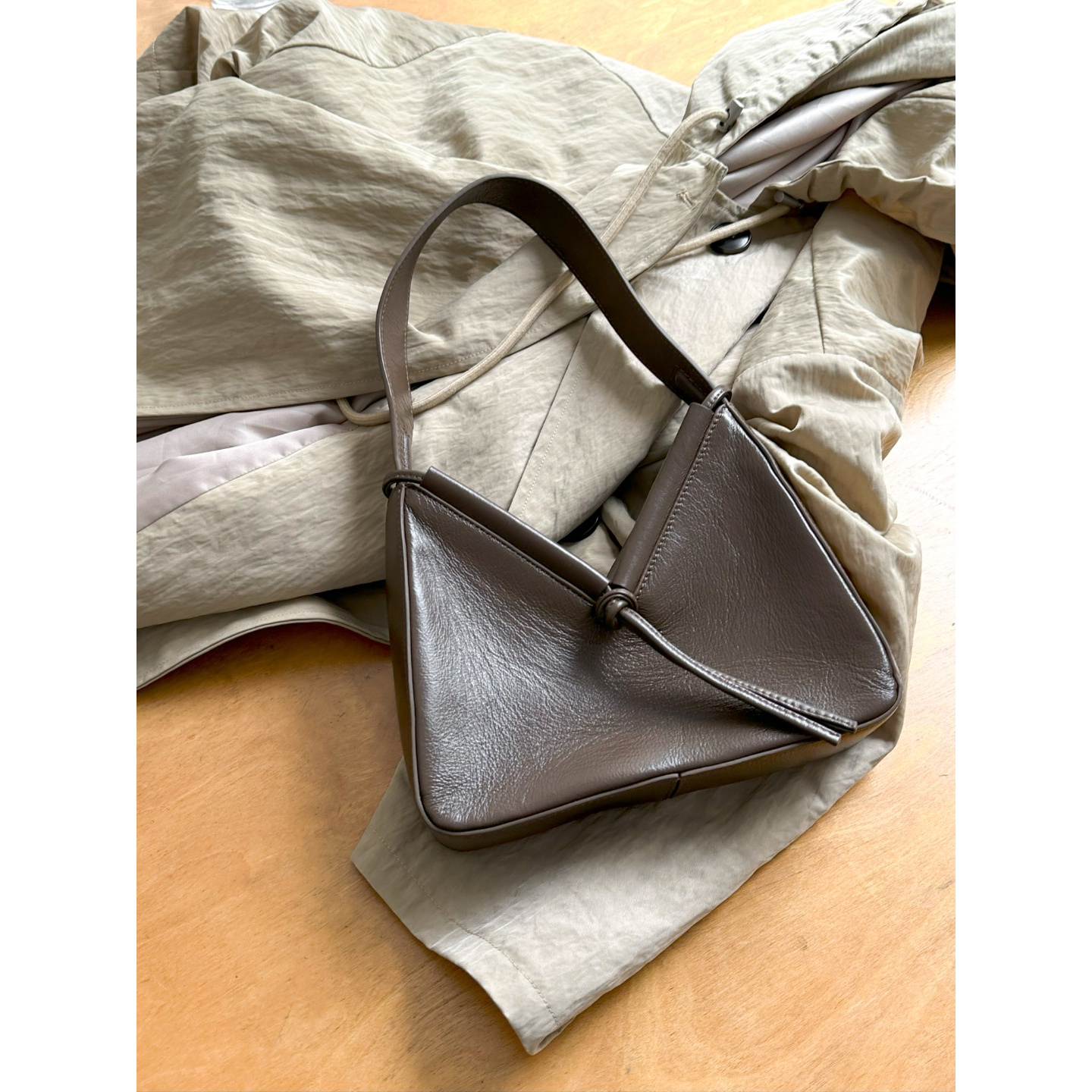 《2025秋冬新品》高级感百搭纯色真皮皮手提包 03117