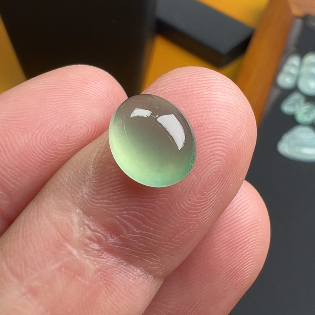 翡翠颈饰未镶嵌蛋面10.2