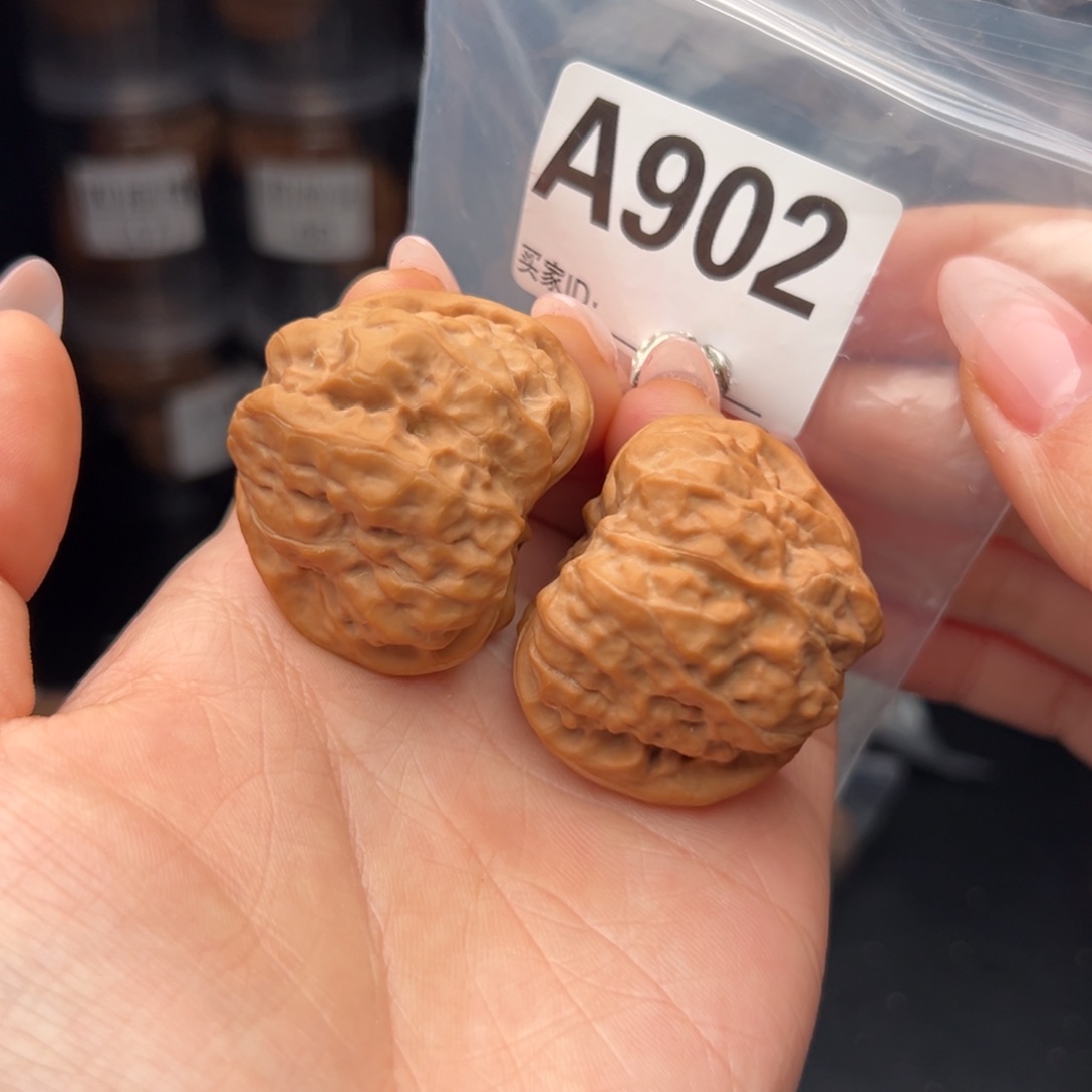 文玩核桃吊坠蛤蟆头40