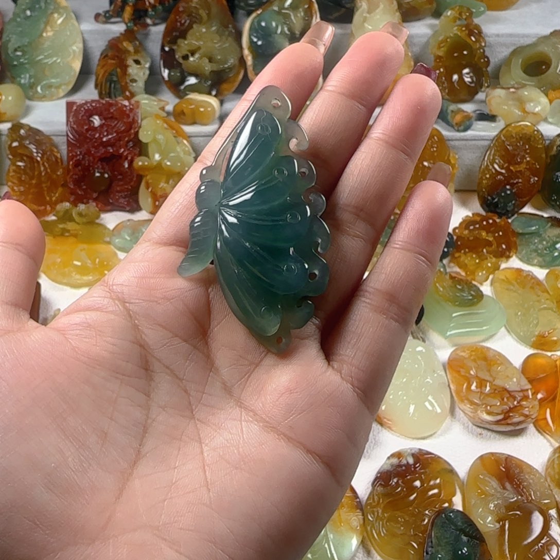 蛇纹石玉颈饰未镶嵌